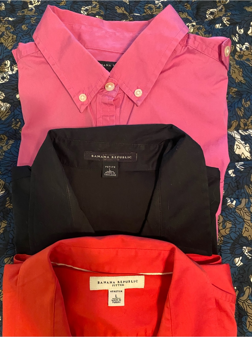 Three Banana Republic Button Down Fitted Shirts LARGE Excellent condition.